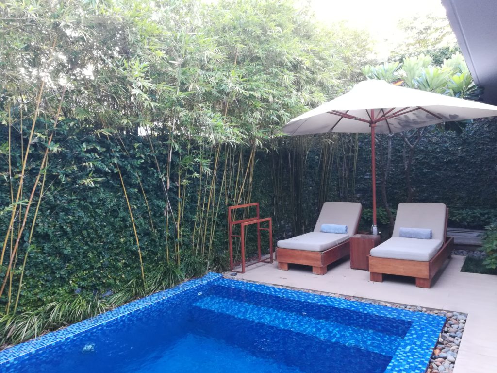 ヴィラのプール